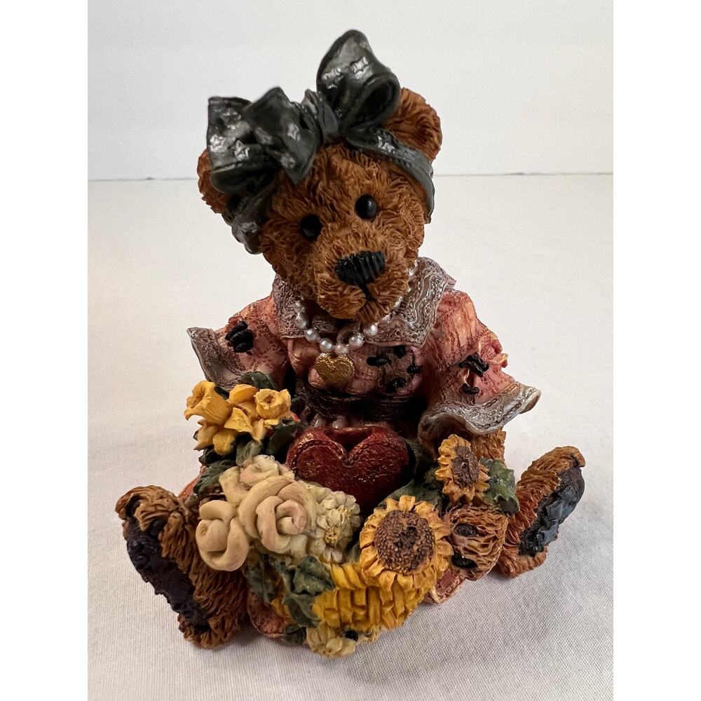 Boyds Bears and Friends Justina the Message Bearer Figurine